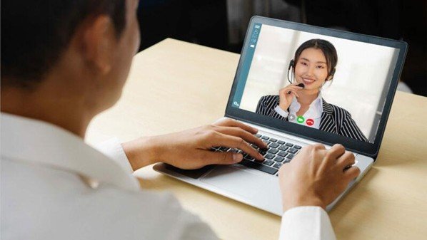 Fenomena Demam Panggung Virtual: Mengapa Banyak Gen Z Gagal Saat Wawancara Kerja Online?