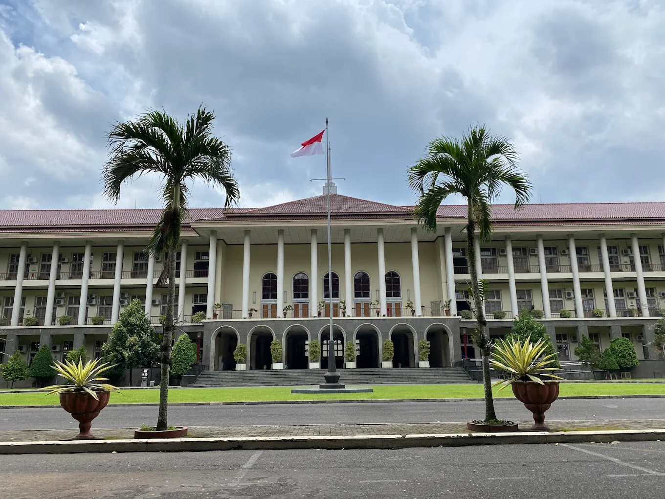 10 Daftar Kampus Terbaik Berdasarkan Skor SINTA dan QS WUR 2026