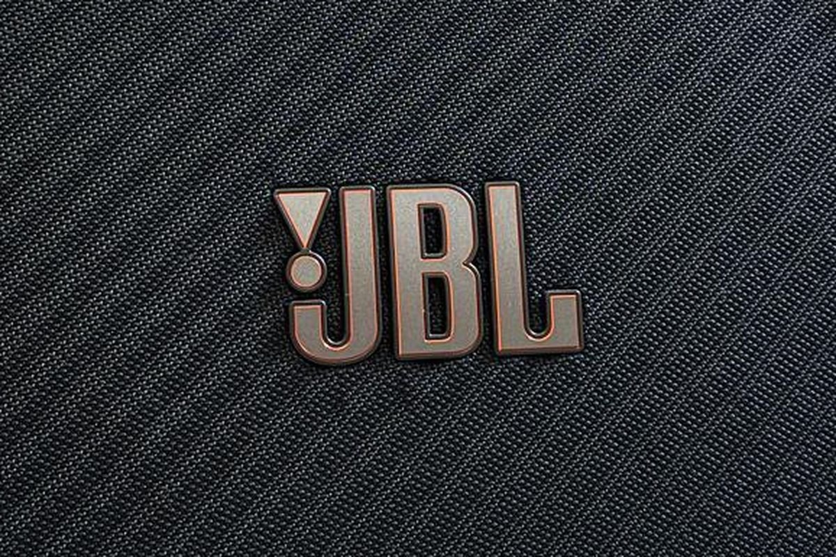 JBL Vienna Resmi Meluncur, Speaker dengan Layar 18,5 Inci yang Bisa Tampilkan Lirik Lagu dan Foto Favorit
