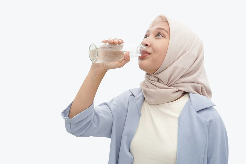 Larangan Bernapas Saat Minum