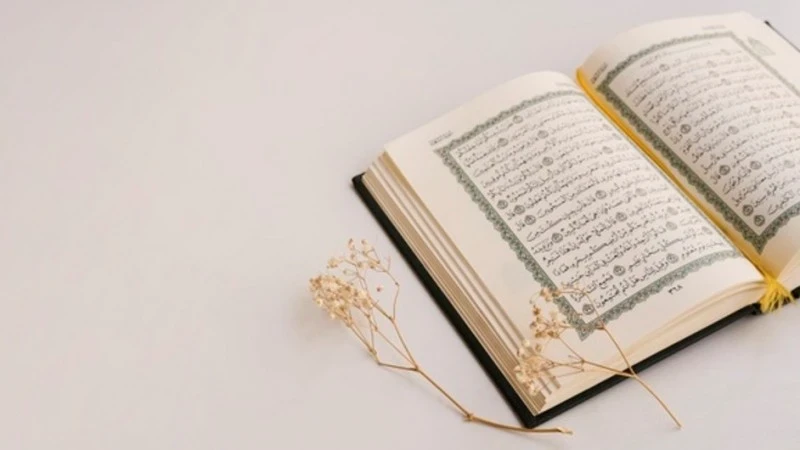 Hukum Berbicara saat Khutbah Jumat
